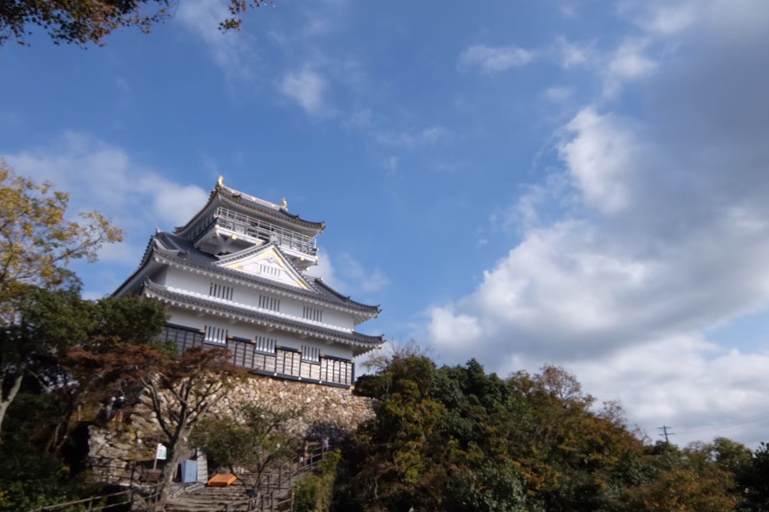 金華山の山頂に建つ岐阜城の天守